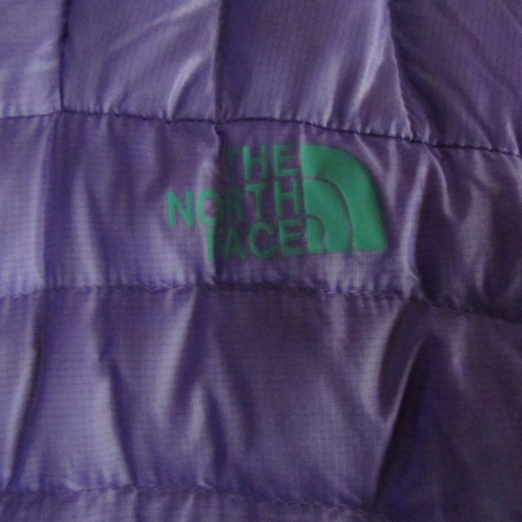 The North Face Lavender Women's Lightweight Cold Weather Puffer Jacket S - Picture 5 of 15